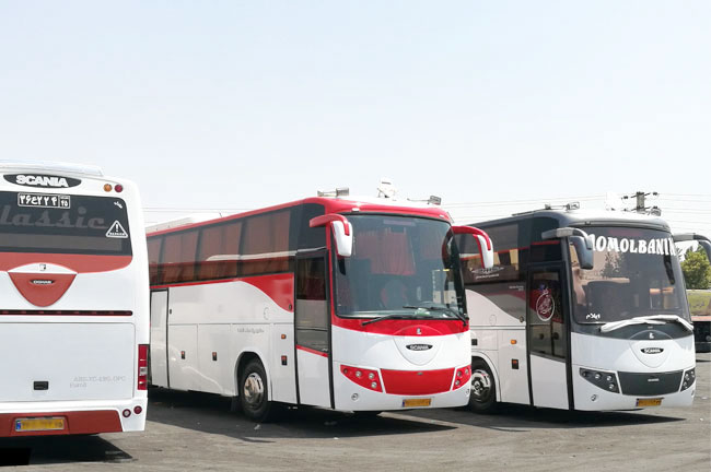 ۴۰۰ دستگاه اتوبوس بین شهری برای جابجایی زائران در مرز مهران مستقر شدند