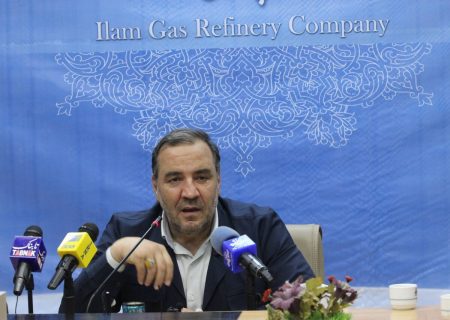 اولین گام در ورود تمام مسئولان به شهرها، دیدار با خانواده معظم شهدا است