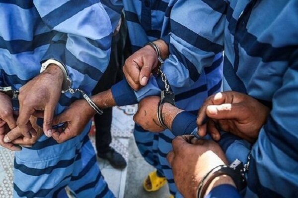 دستبند پلیس بردستان ۷ نفر از محکومان فراری در ایلام