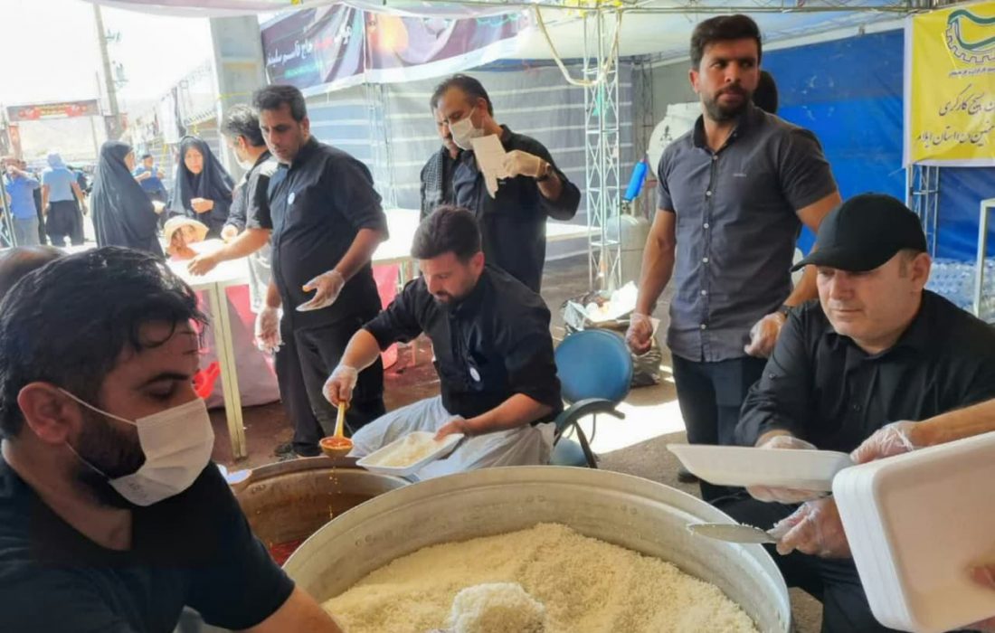 طبخ و توزیع ۱۱۰ هزار پرس غذا توسط پالایشگاه گاز ایلام در بین زائران اربعین