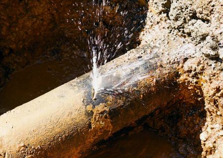 بیش از ۶۰۰ مورد تعمیرات شکستگی شبکه آب در شهر ایلام انجام شده است