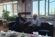 تکریم بیمرز در تأمیناجتماعی ایلام/ وقتی مدیرکل پای خاطرات یک بازنشسته ۹۰ ساله مینشیند